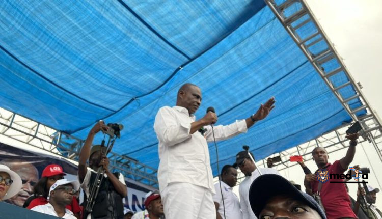 «Tshisekedi doit partir» : en RDC, l’opposition se réunit en meeting à Kinshasa